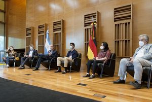 Mitglieder des SIPLA-Teams und des Ministerio de Ciencia, Tecnología e Innovación