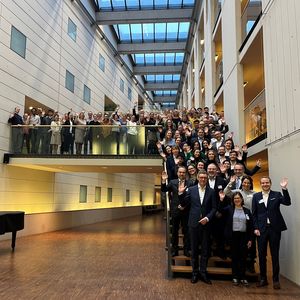 Patrick Cramer, President-elect of the Max Planck Society with employees of the Institute